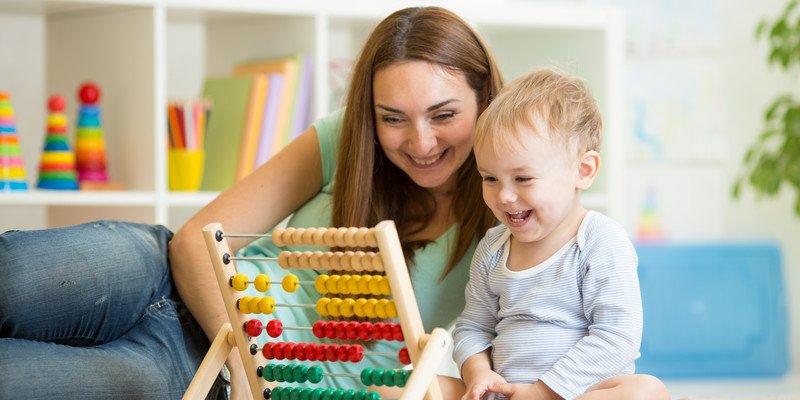 L’assistante maternelle, une professionnelle de la petite enfance - People&baby